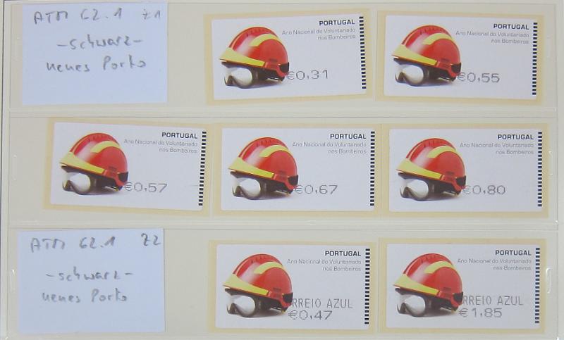 0265 (262).jpg -     Lote:    265      Colecção Especializada - Etiquetas      Lotes Especiais       Descrição:      1981/2010 &mdash; Etiquetas.   Coleção composta por 12 álbuns com etiquetas desde percursoras e Framas até 2010, com provas, erros, FDC's, etiquetas novas e usadas, sobrescritos circulados, variedades de impressão e papéis. Importante estudo. Lote a ver.        Lote ETQ       Valor Base:     &euro; 3000,00     Valor Venda:     &euro;      